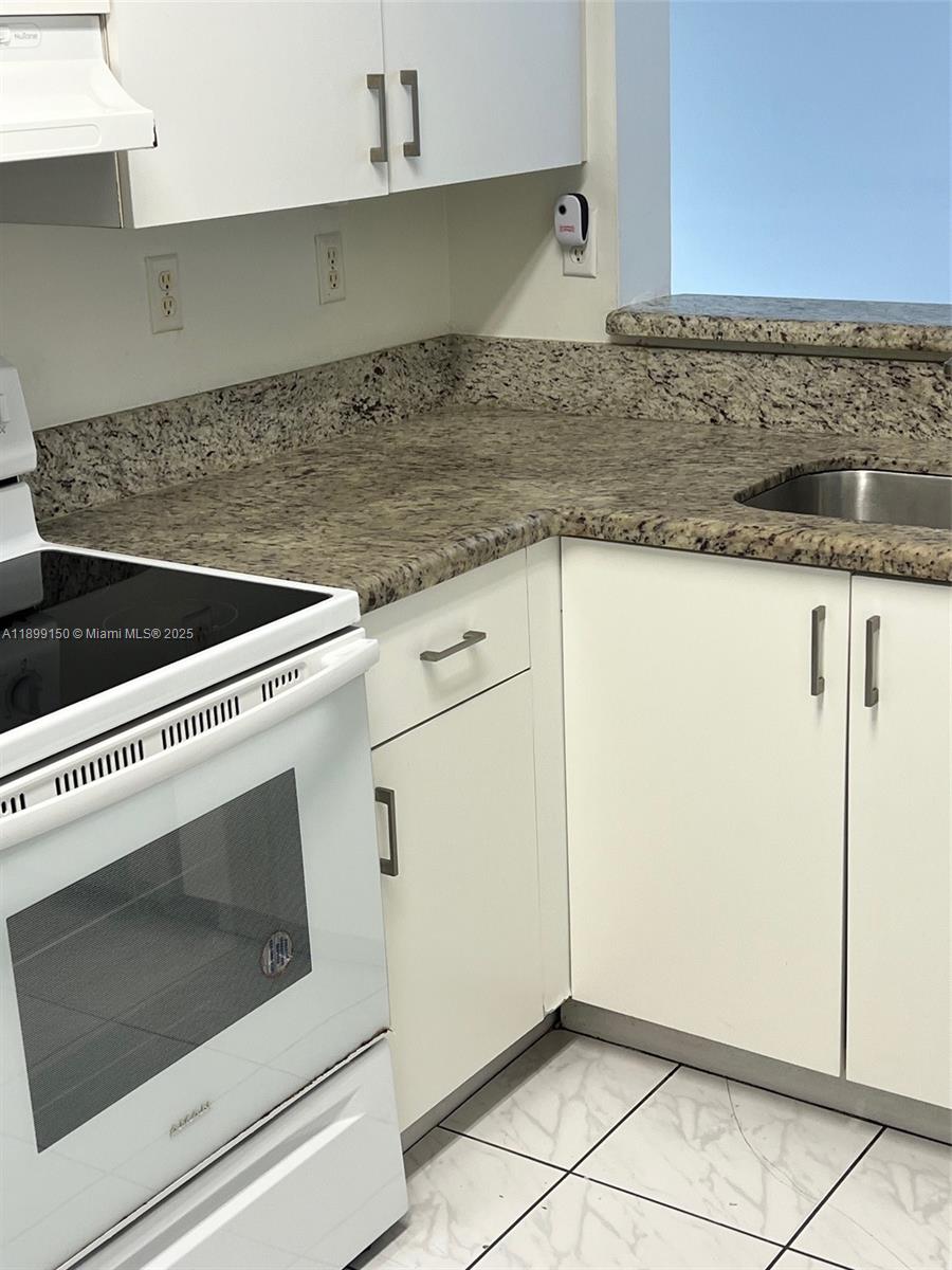 VILLA REAL CONDO NO 5 - Residential Lease