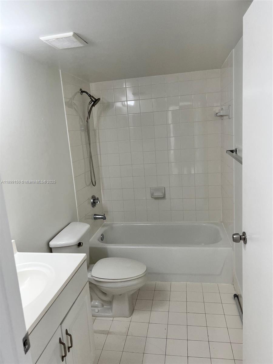 VILLA REAL CONDO NO 5 - Residential Lease