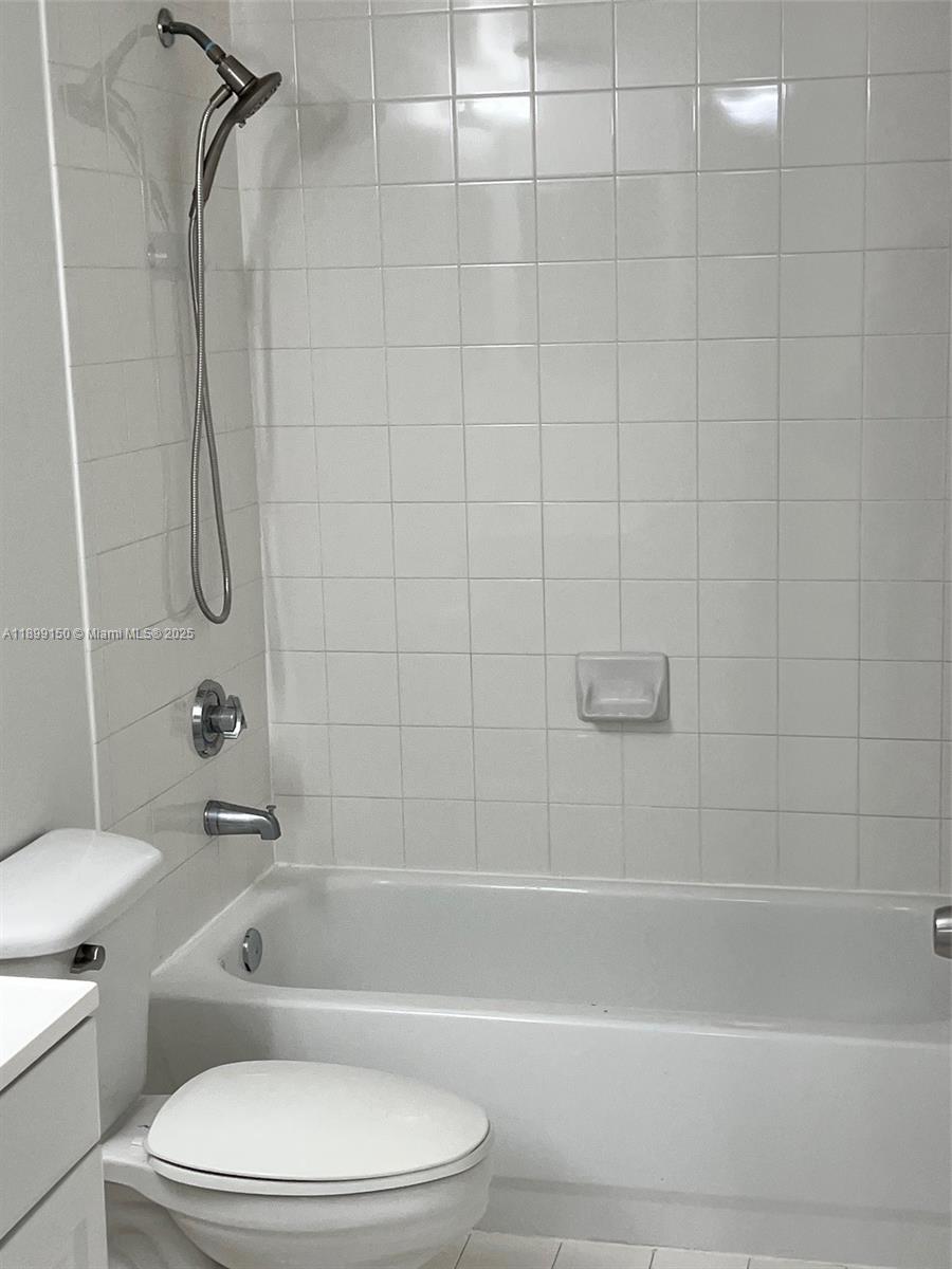 VILLA REAL CONDO NO 5 - Residential Lease