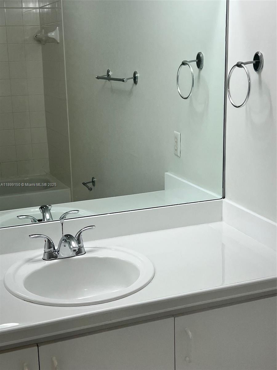 VILLA REAL CONDO NO 5 - Residential Lease