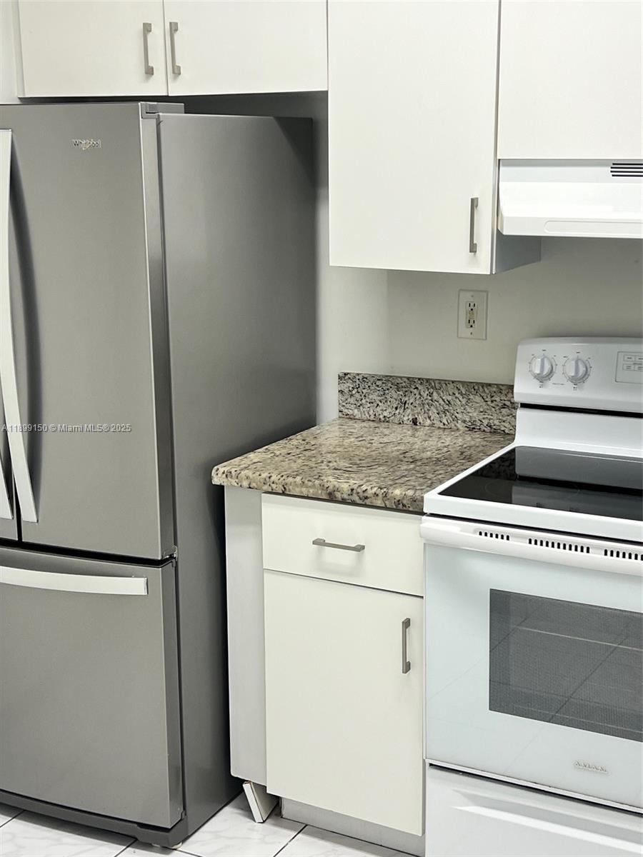 VILLA REAL CONDO NO 5 - Residential Lease