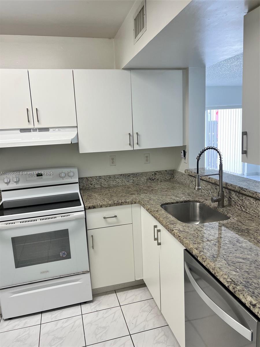 VILLA REAL CONDO NO 5 - Residential Lease