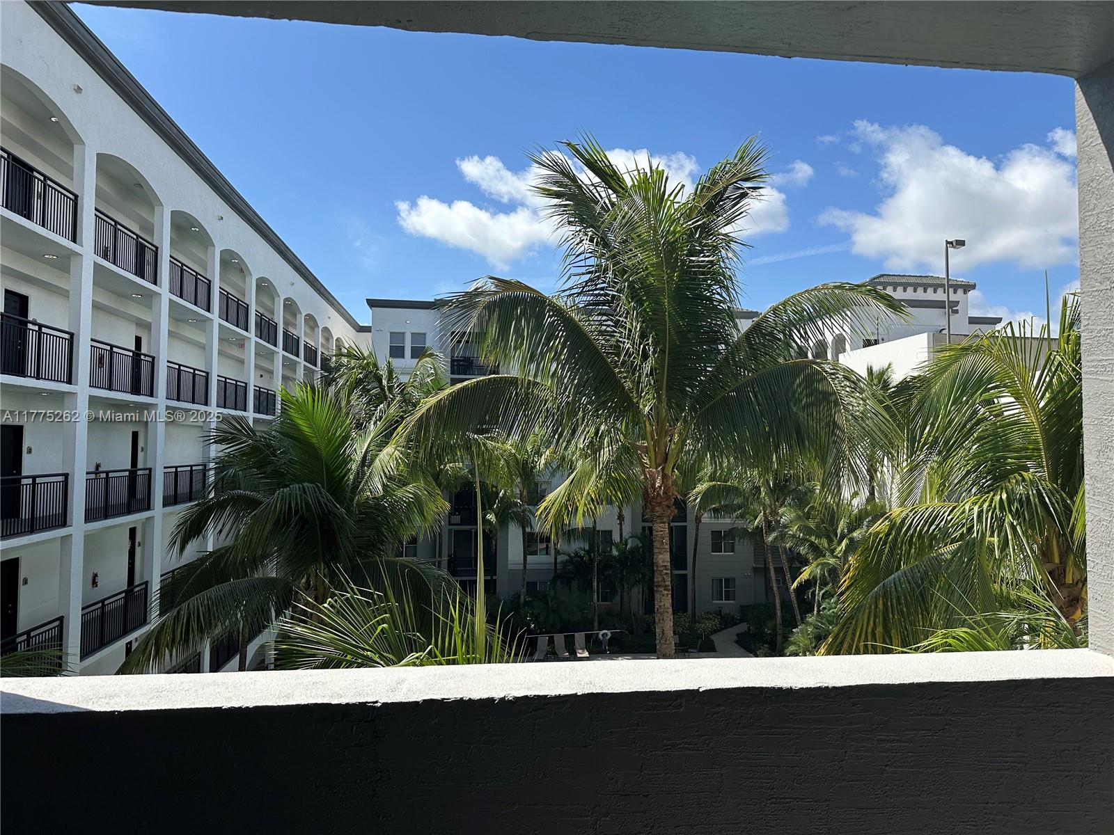 VIZCAYA LAKES CONDO - Residential