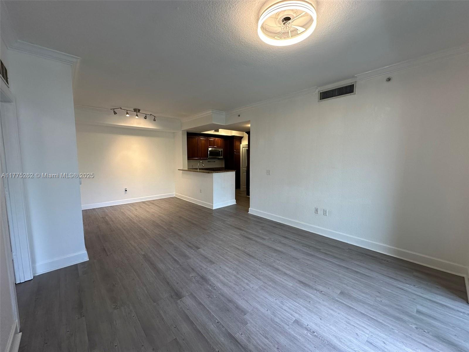 VIZCAYA LAKES CONDO - Residential