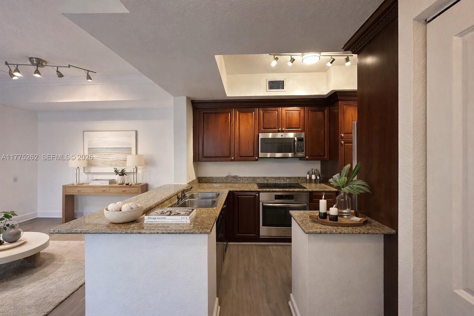 VIZCAYA LAKES CONDO - Residential