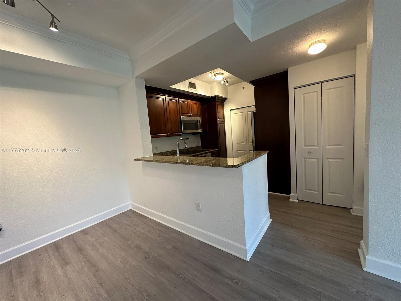 VIZCAYA LAKES CONDO - Residential