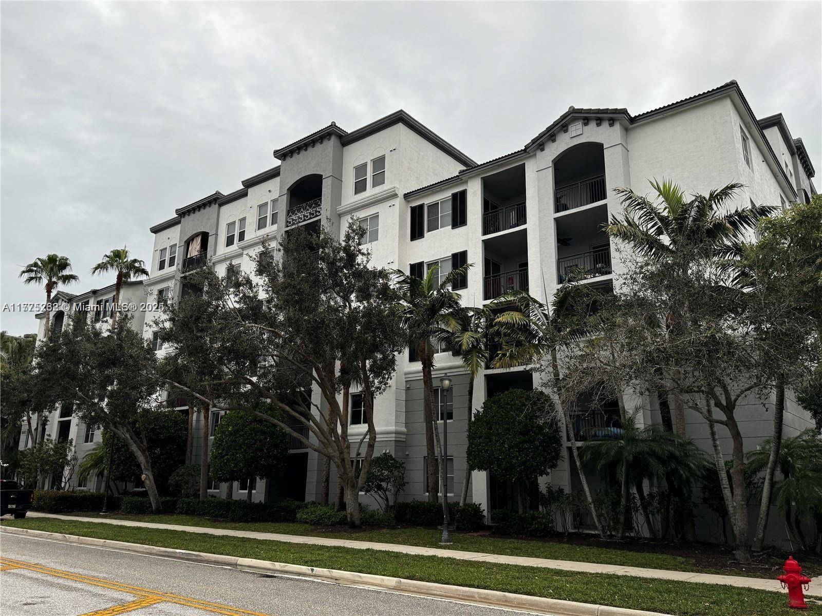 VIZCAYA LAKES CONDO - Residential
