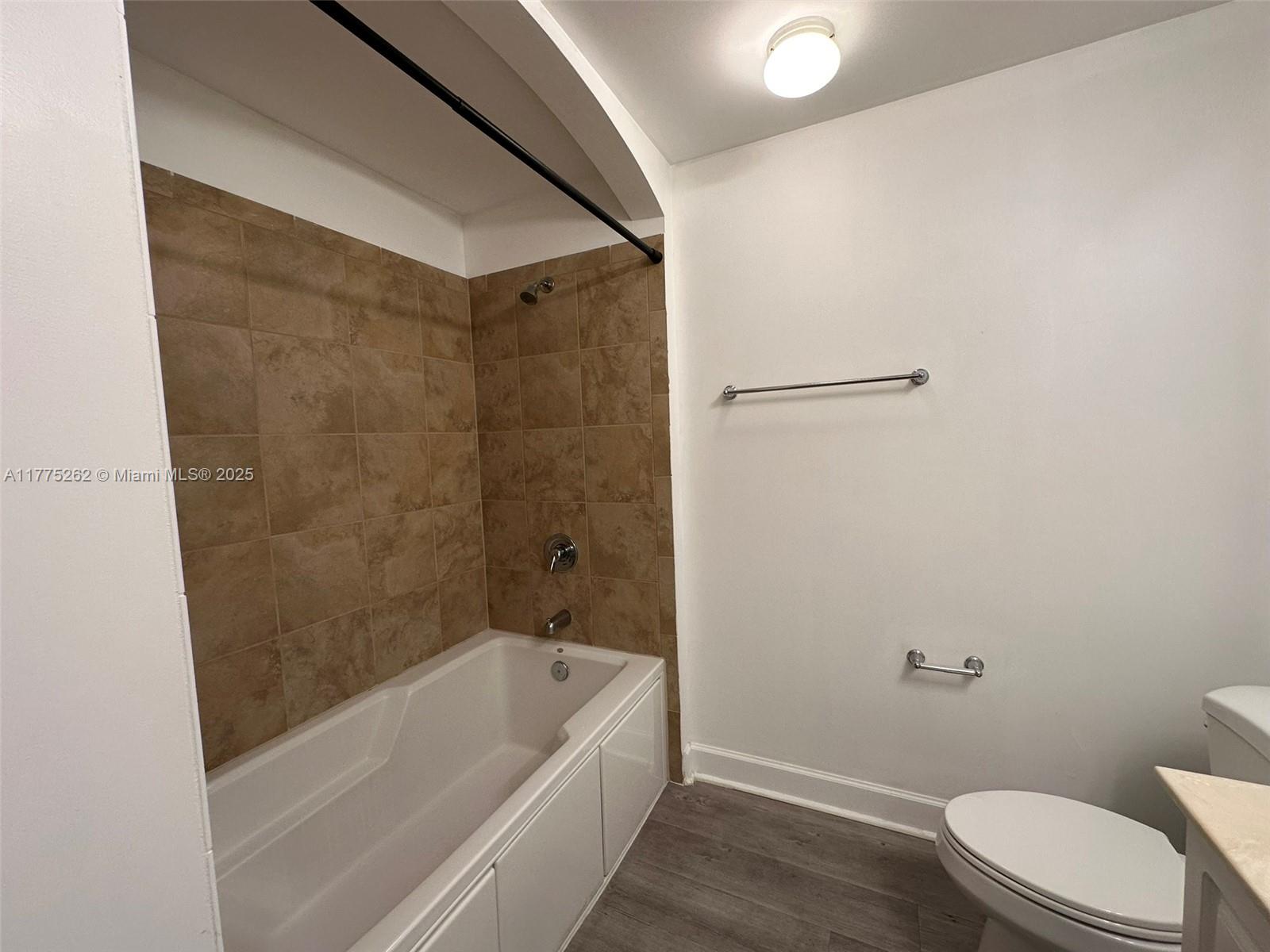 VIZCAYA LAKES CONDO - Residential