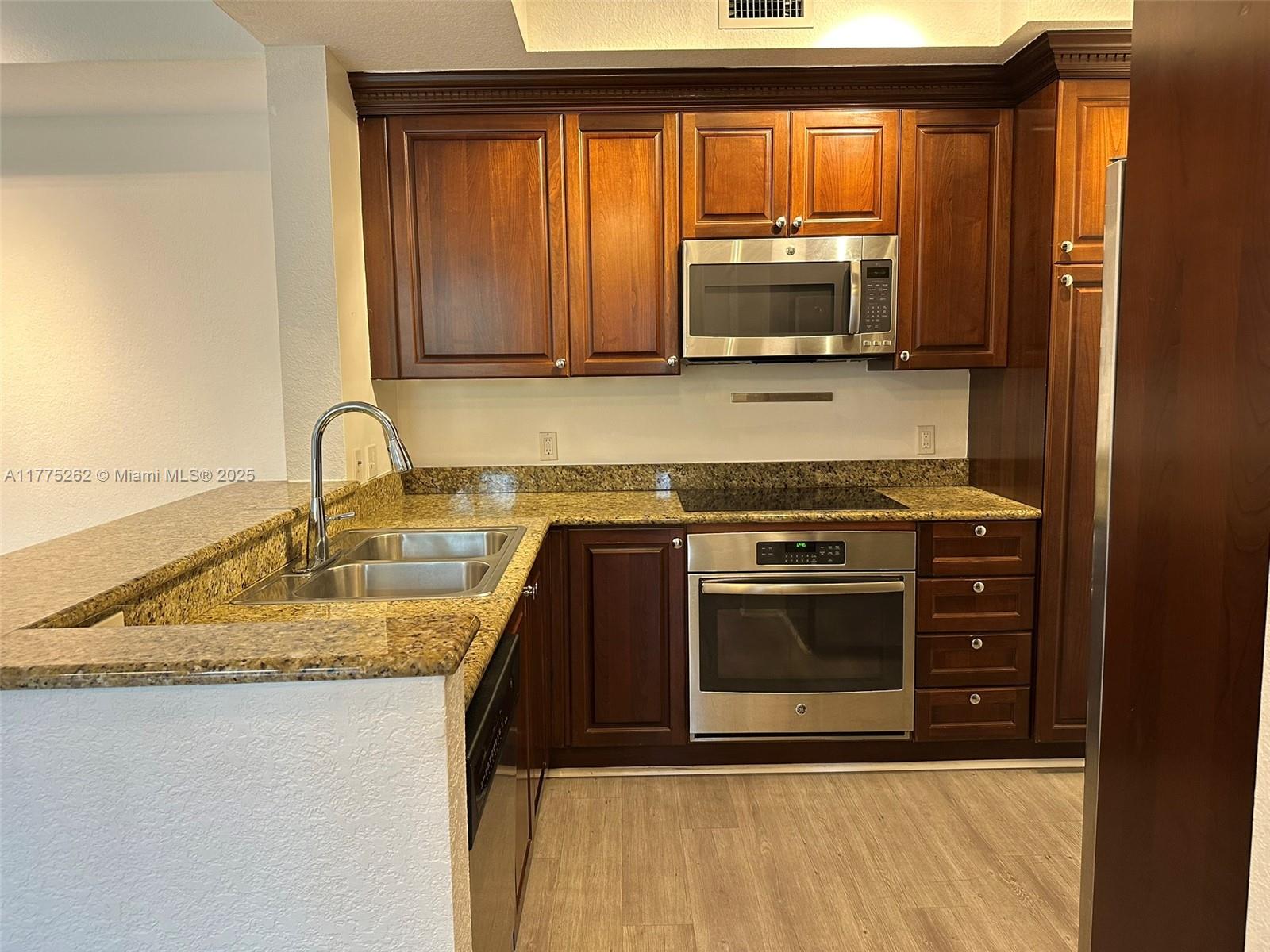 VIZCAYA LAKES CONDO - Residential