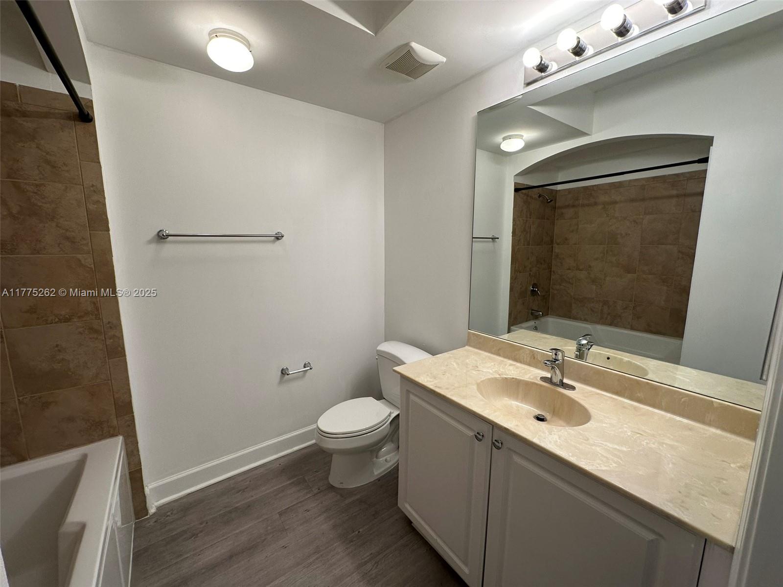 VIZCAYA LAKES CONDO - Residential
