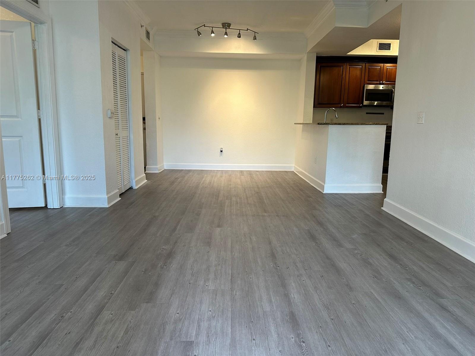 VIZCAYA LAKES CONDO - Residential