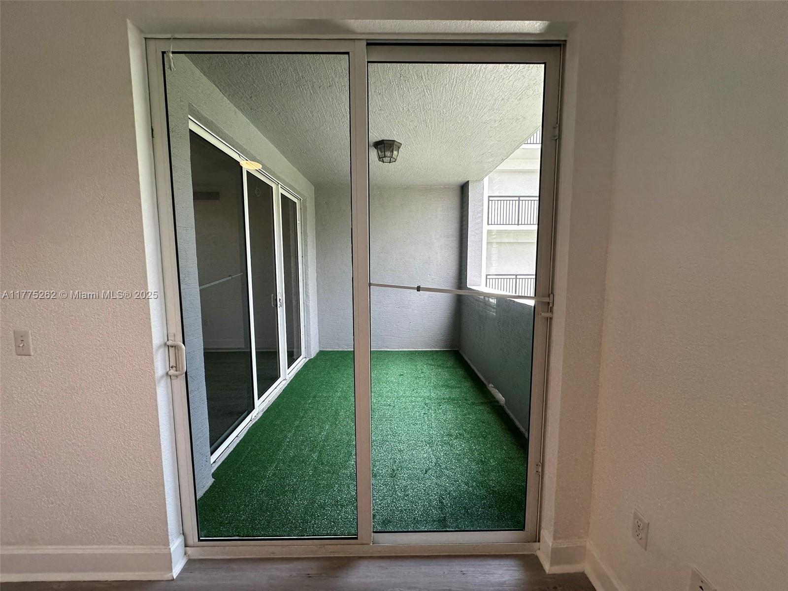 VIZCAYA LAKES CONDO - Residential