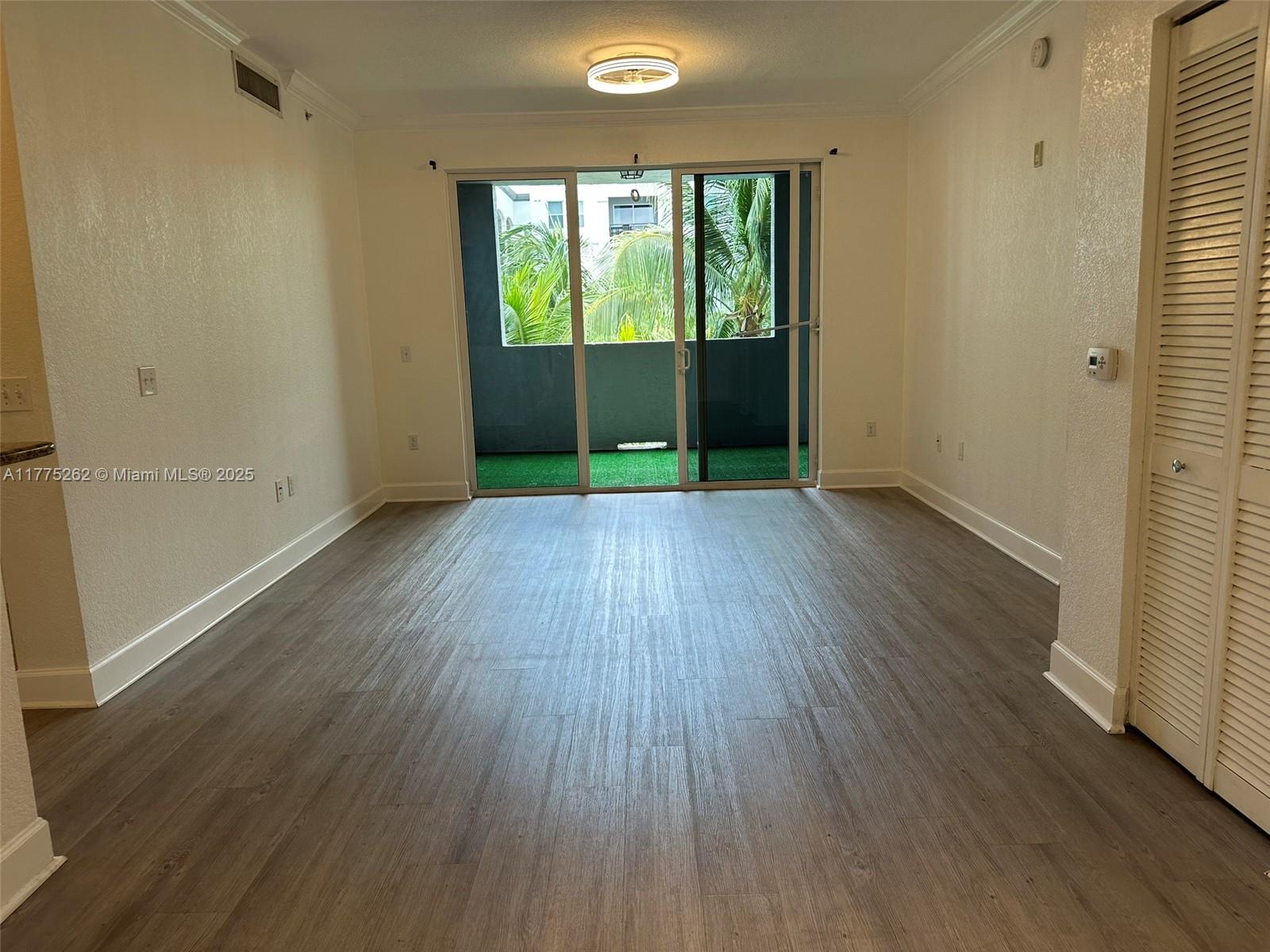 VIZCAYA LAKES CONDO - Residential