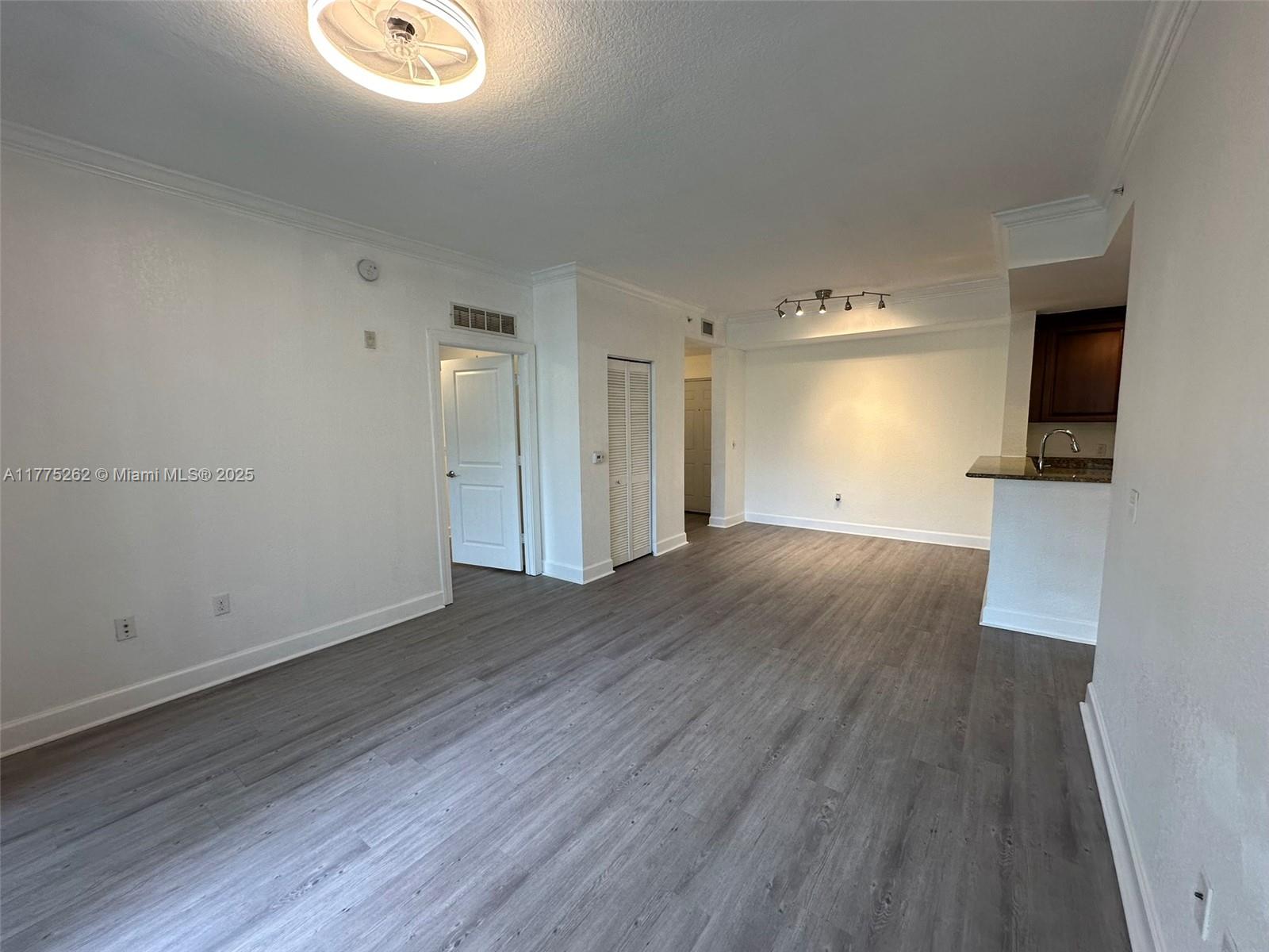 VIZCAYA LAKES CONDO - Residential