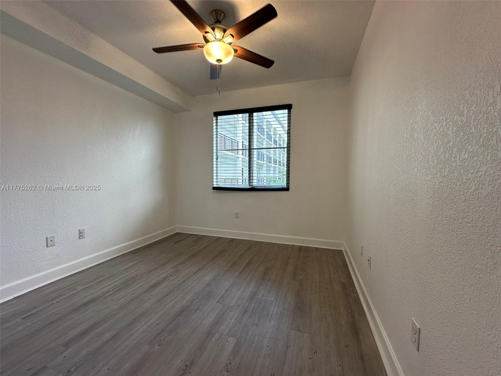 VIZCAYA LAKES CONDO - Residential