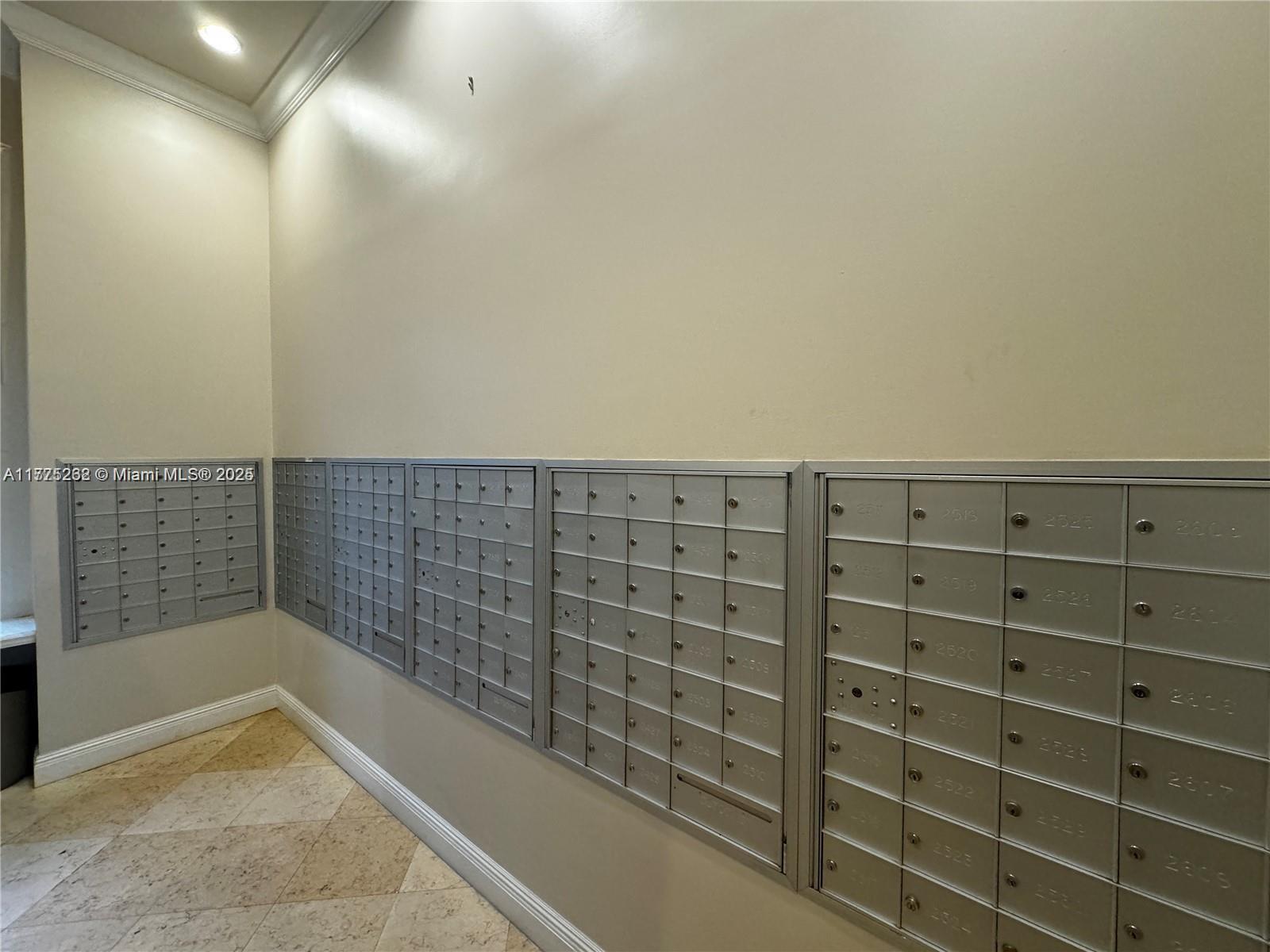 VIZCAYA LAKES CONDO - Residential