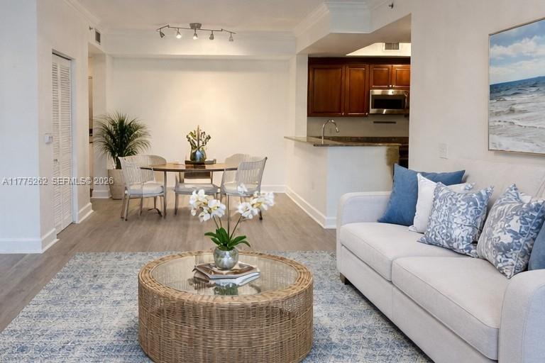 VIZCAYA LAKES CONDO - Residential