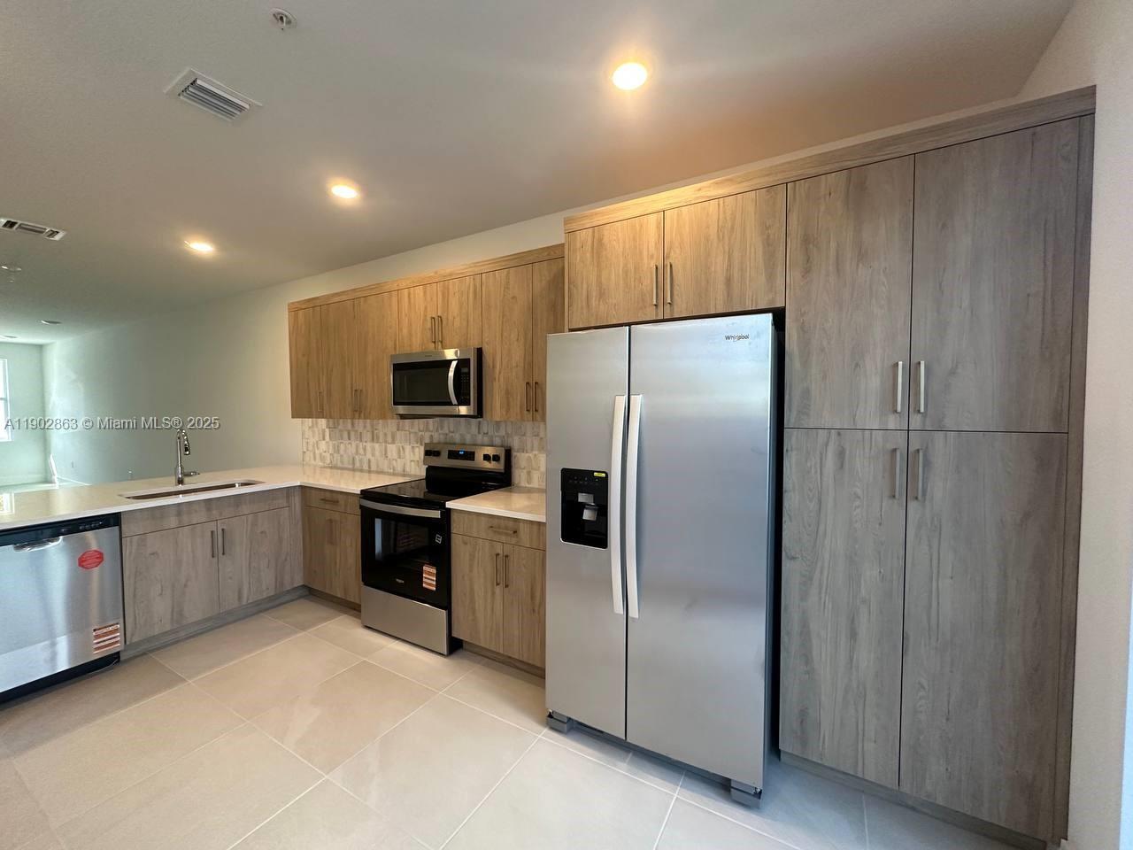 MERRICK SQUARE - Residential Lease