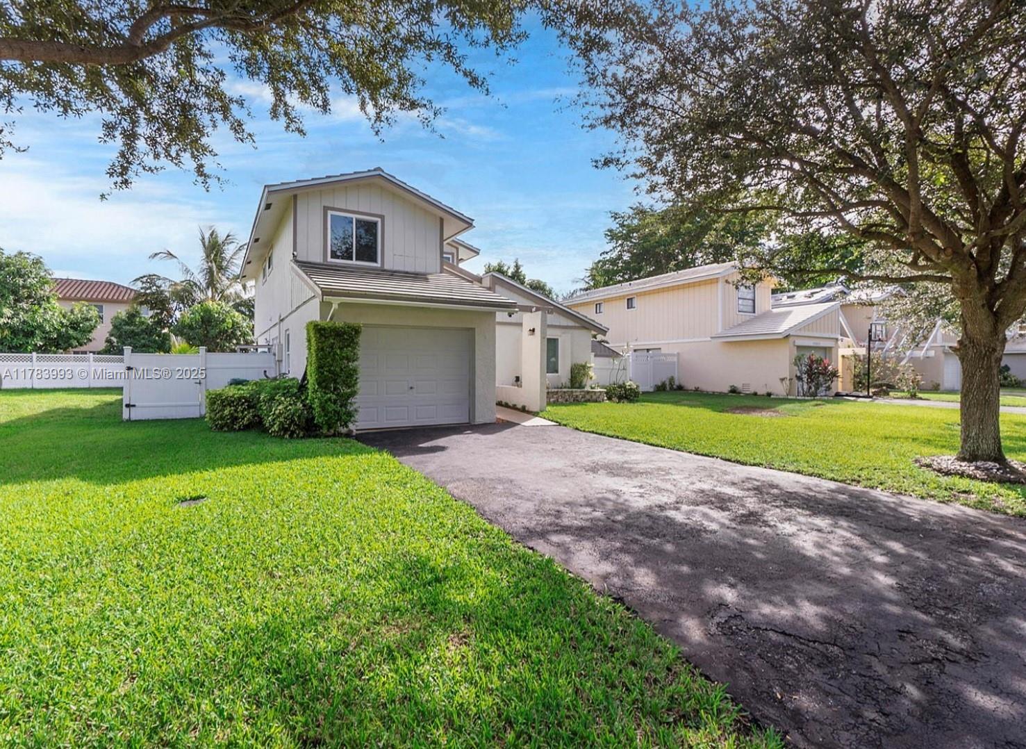 Photo 1 of 10560 La Placida Dr, Coral Springs, Florida, $650,000, Web #: 11783993