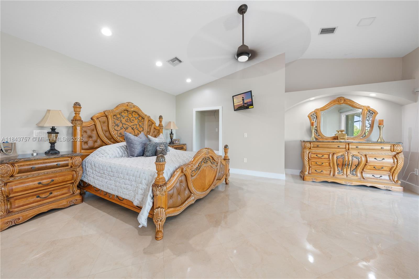 CALUSA CLUB ESTATES - Residential