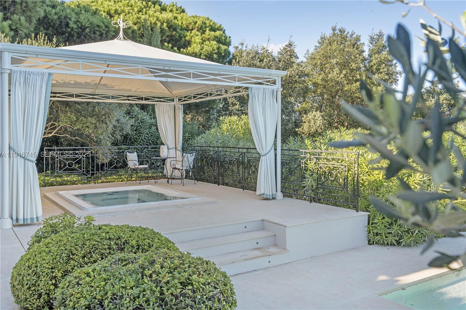 Saint Tropez - Residential