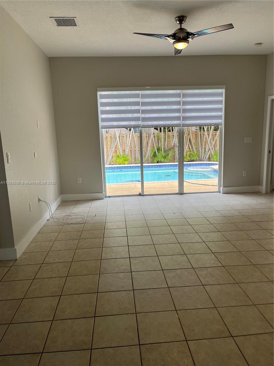 A B AT TAMIAMI TRAIL PHAS - Residential