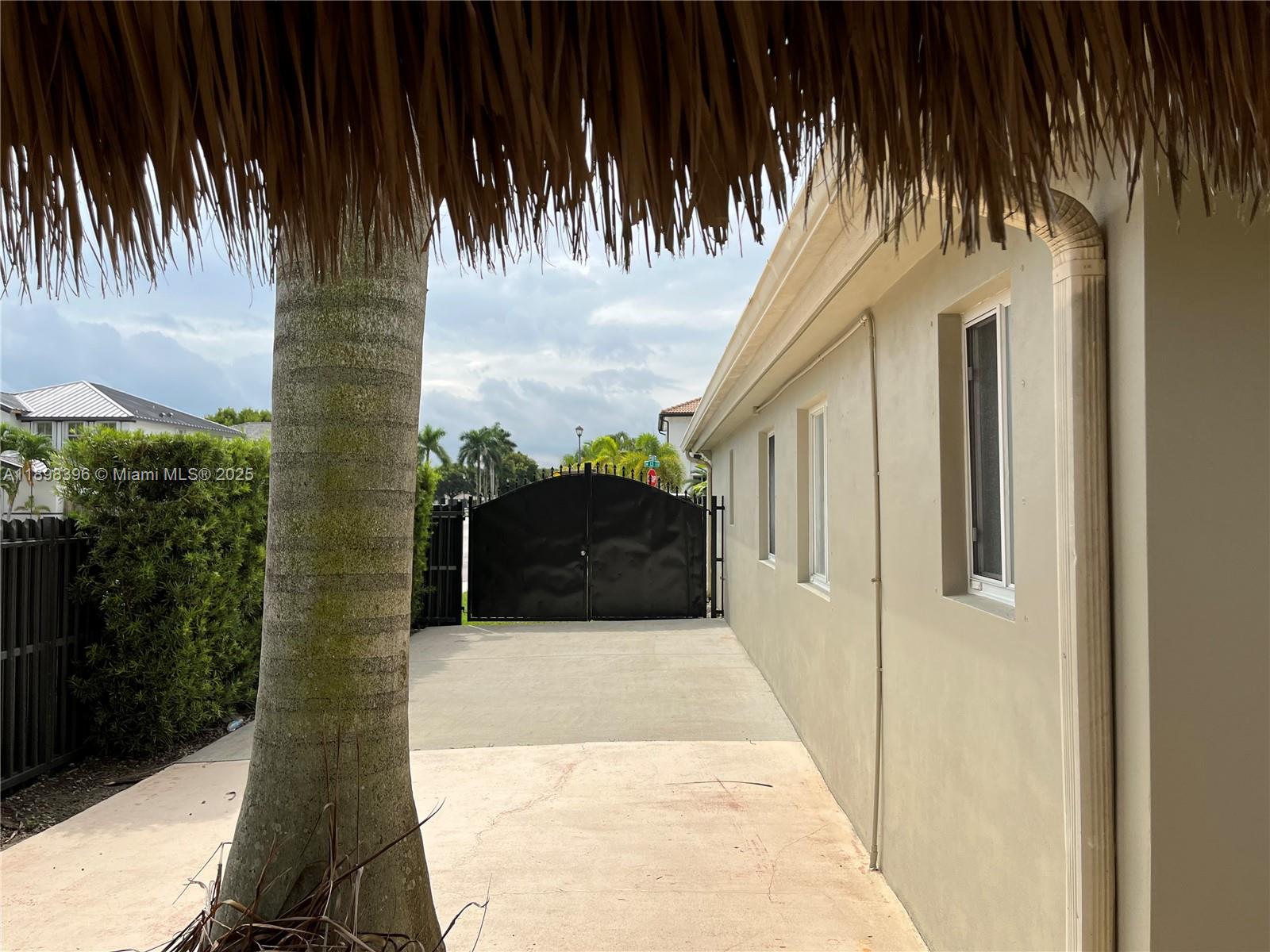 A B AT TAMIAMI TRAIL PHAS - Residential