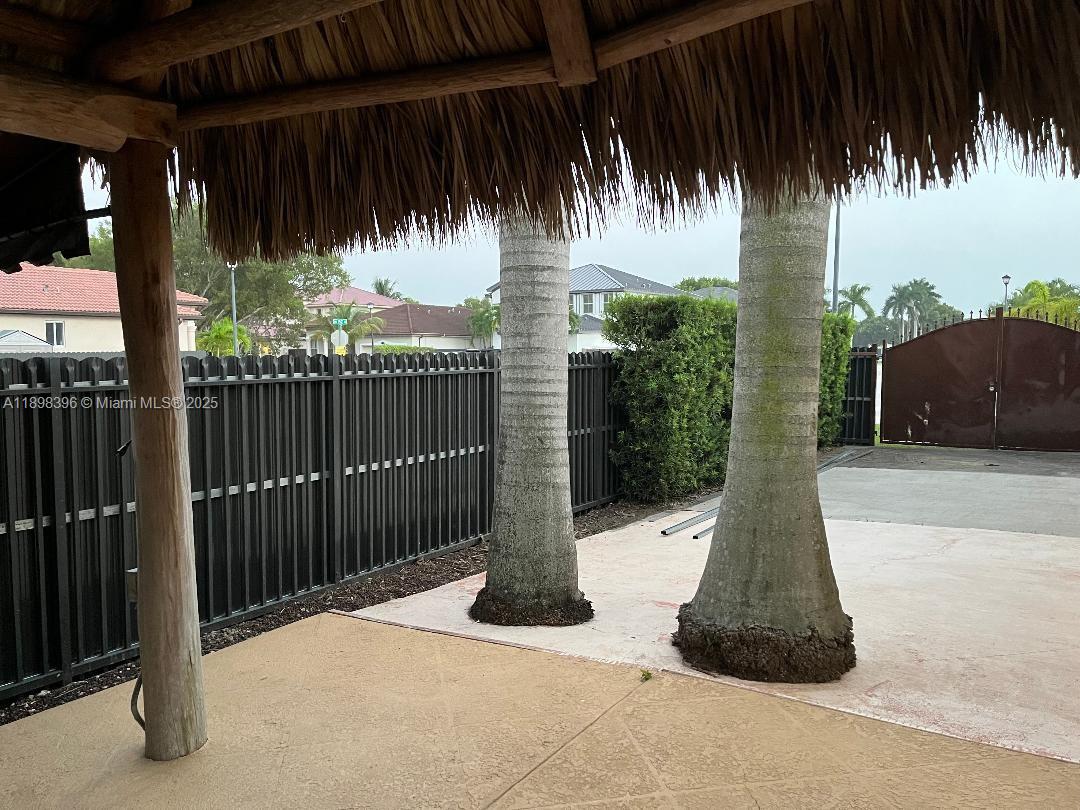 A B AT TAMIAMI TRAIL PHAS - Residential