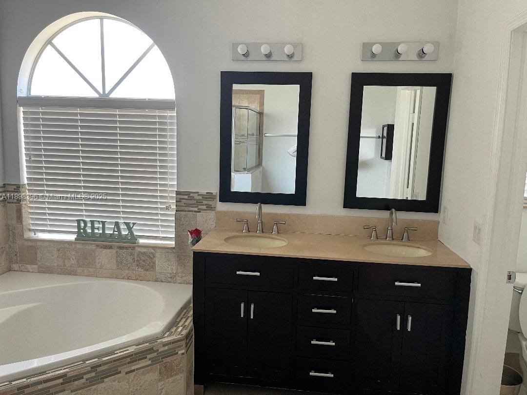 A B AT TAMIAMI TRAIL PHAS - Residential