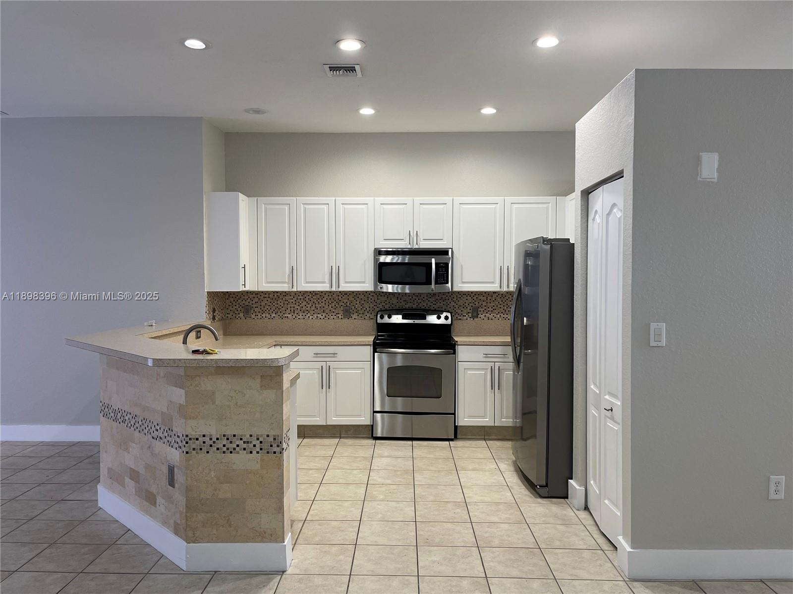 A B AT TAMIAMI TRAIL PHAS - Residential