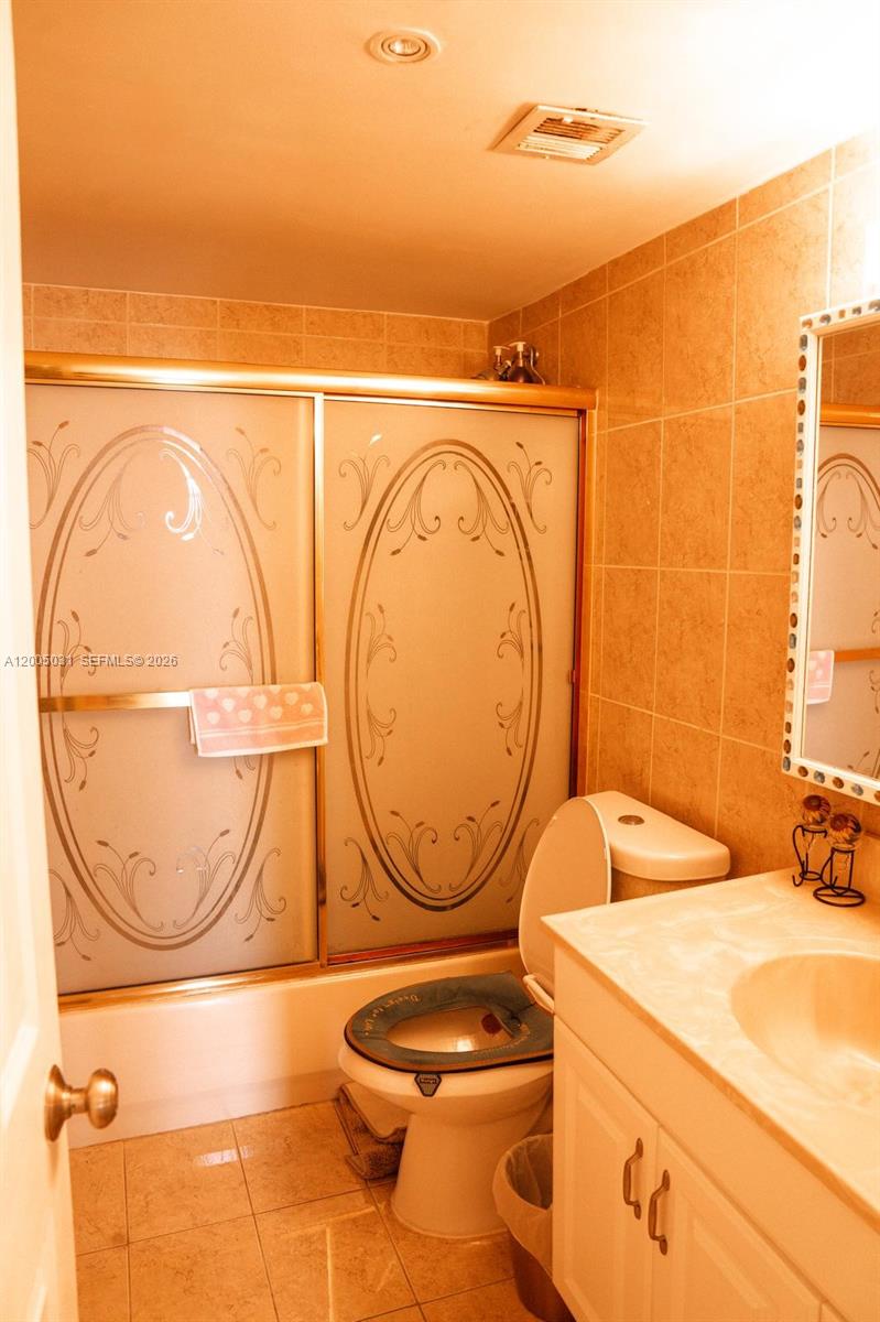 COMMODORE PLAZA CONDO - Residential