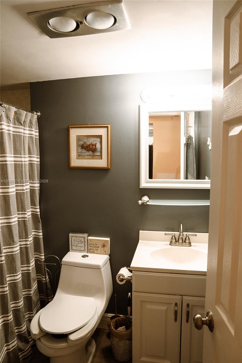 COMMODORE PLAZA CONDO - Residential