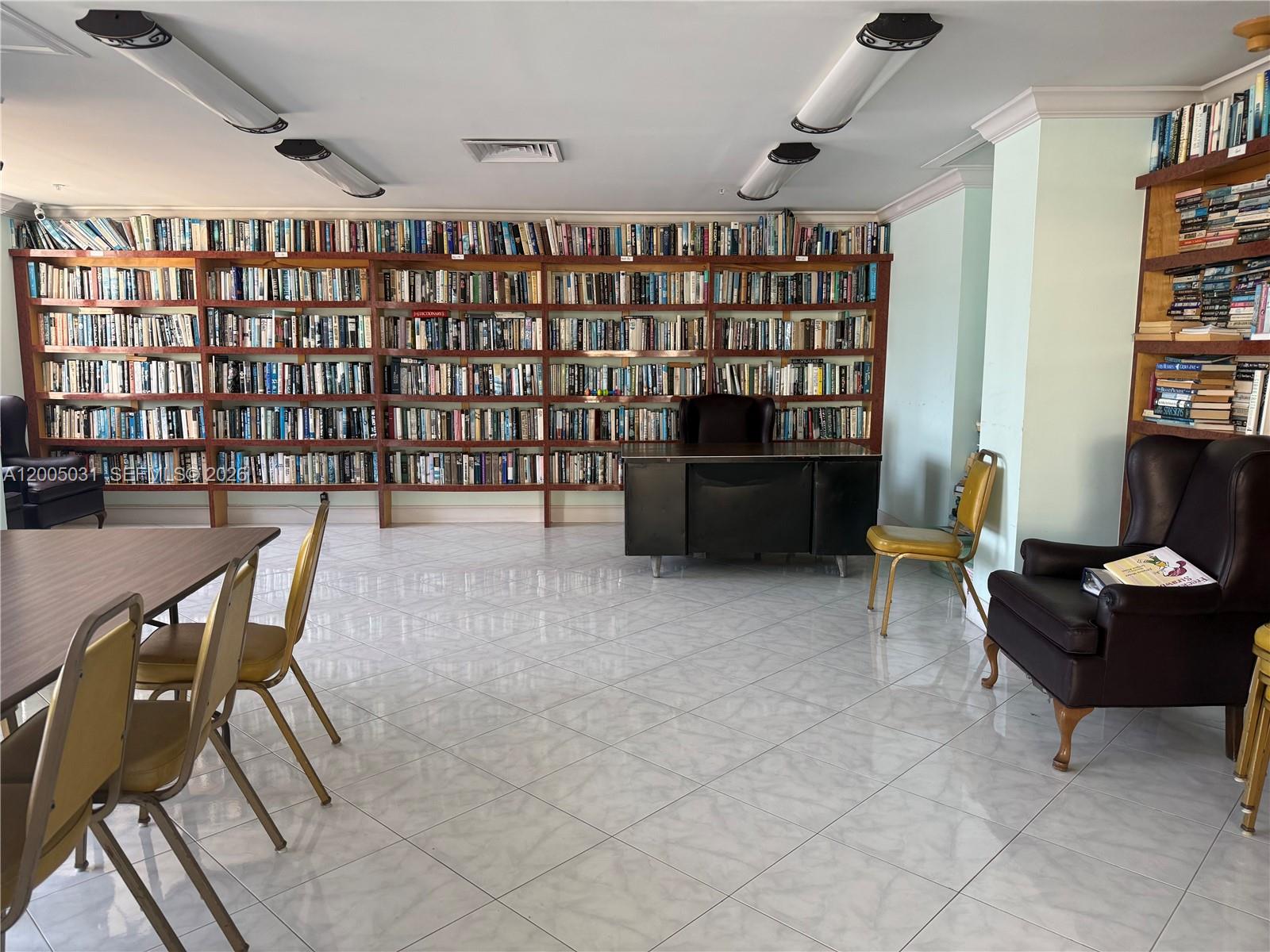 COMMODORE PLAZA CONDO - Residential