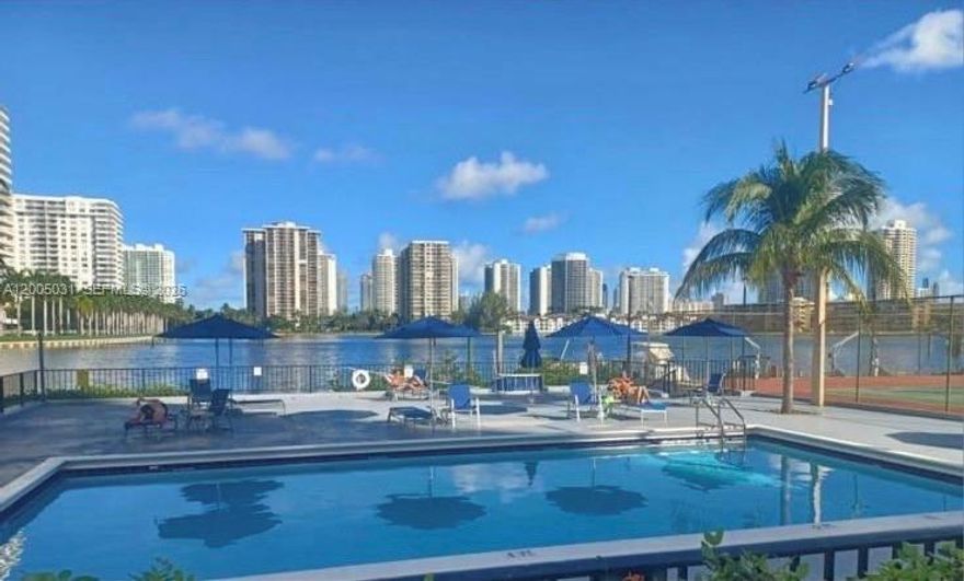 Beautiful, well kept 1 bed/2 bath apartment in Upscale, Aventura, FL with amazing bay views from the balcony. LOCATION IS KEY! near Aventura mall, major shopping centers and restaurants. Minutes away from the beach and easy access to I-95. Resort style amenities include a pool, gym, tennis courts, party room and more.