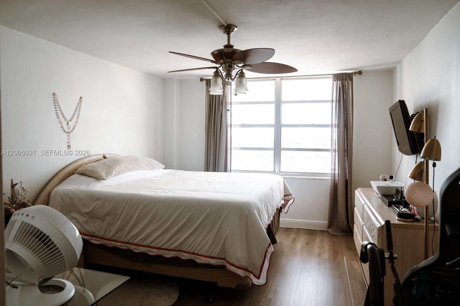 COMMODORE PLAZA CONDO - Residential