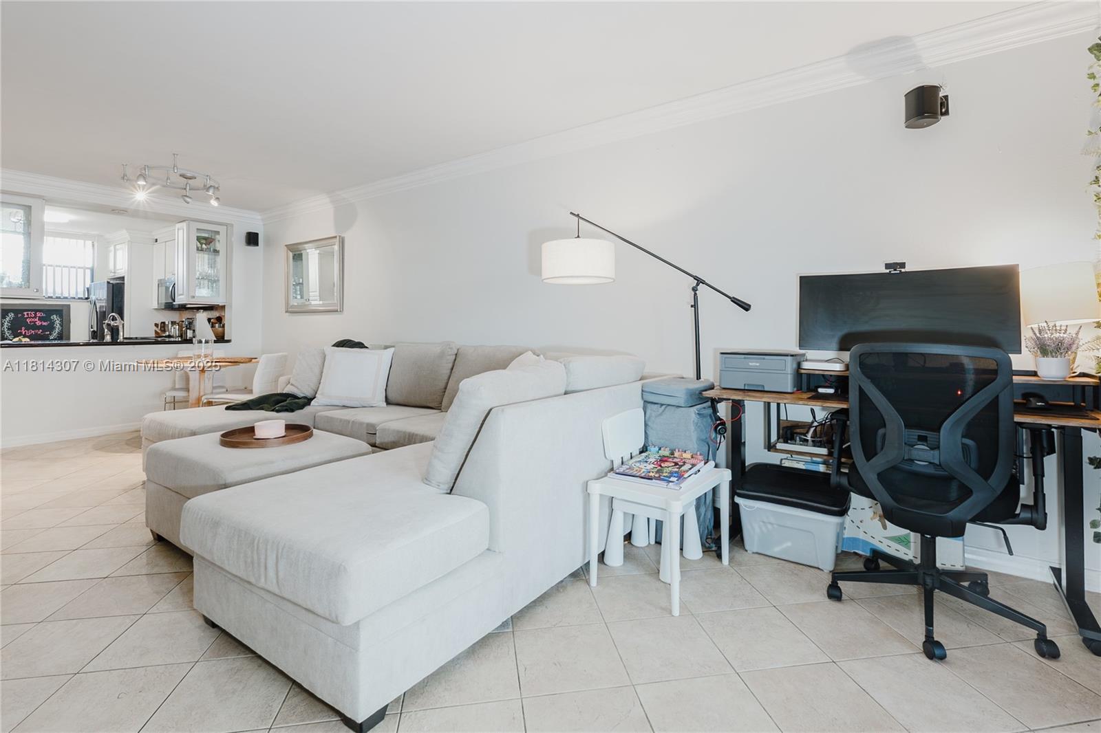 LAKE EMERALD CONDOMINIUM - Residential