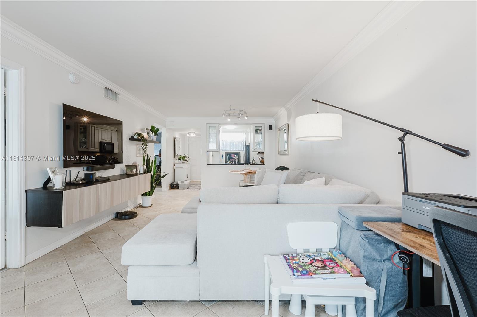 LAKE EMERALD CONDOMINIUM - Residential