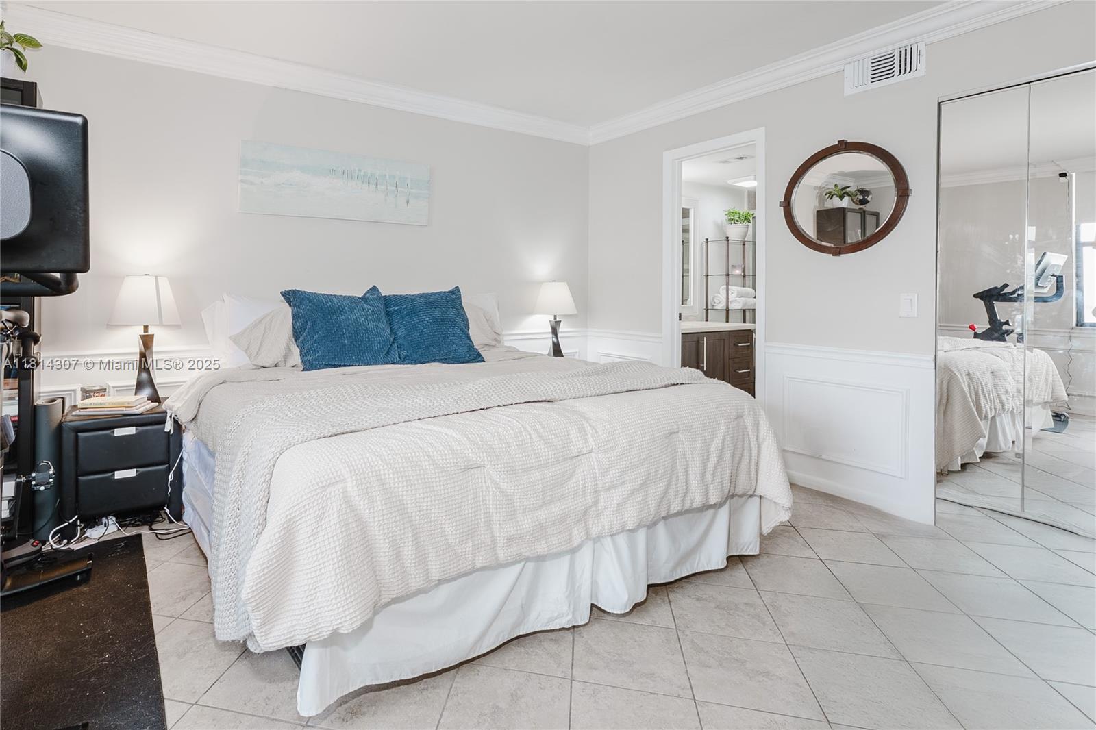 LAKE EMERALD CONDOMINIUM - Residential