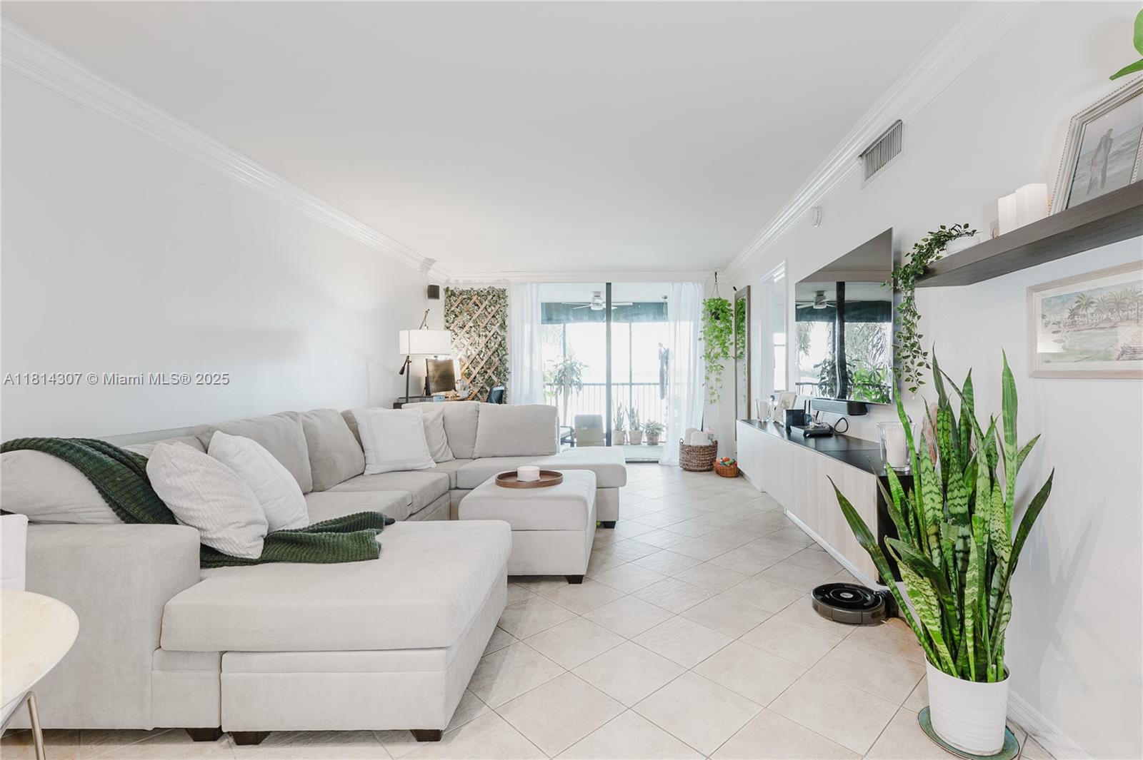 LAKE EMERALD CONDOMINIUM - Residential