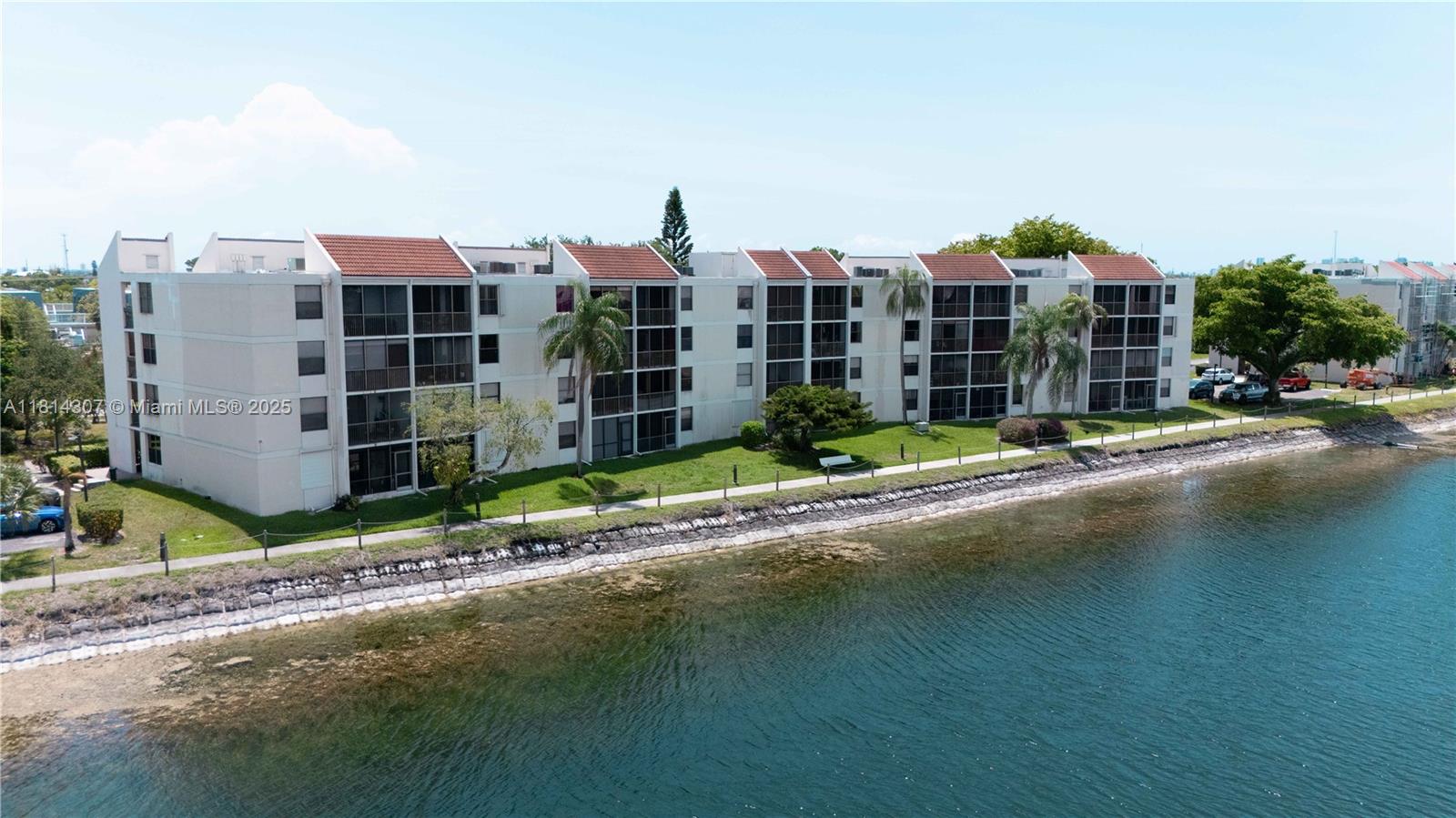 LAKE EMERALD CONDOMINIUM - Residential