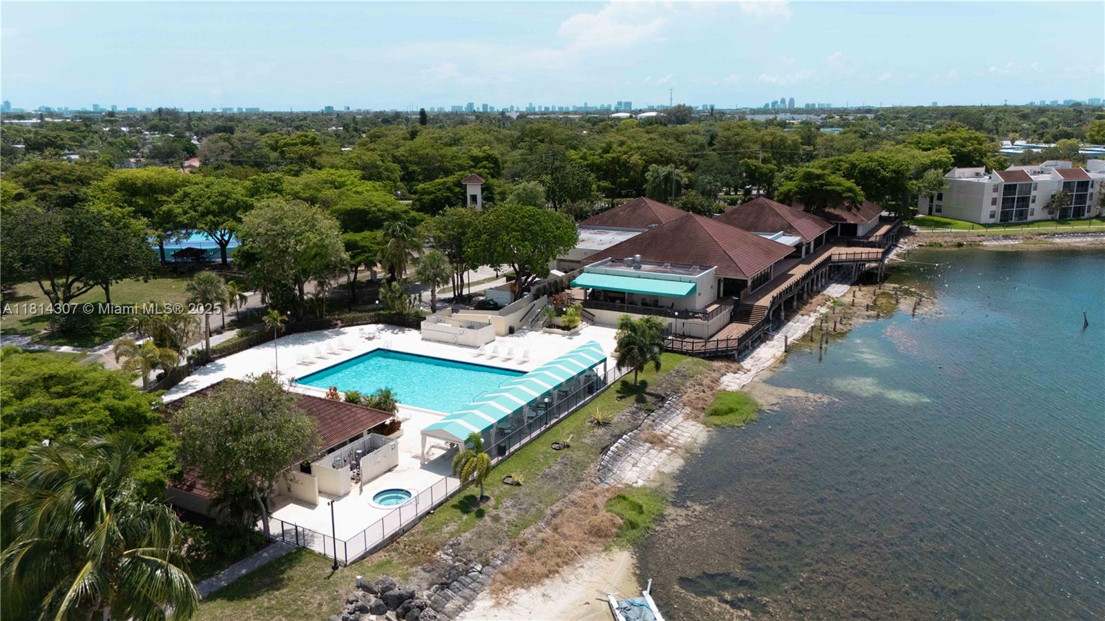 LAKE EMERALD CONDOMINIUM - Residential