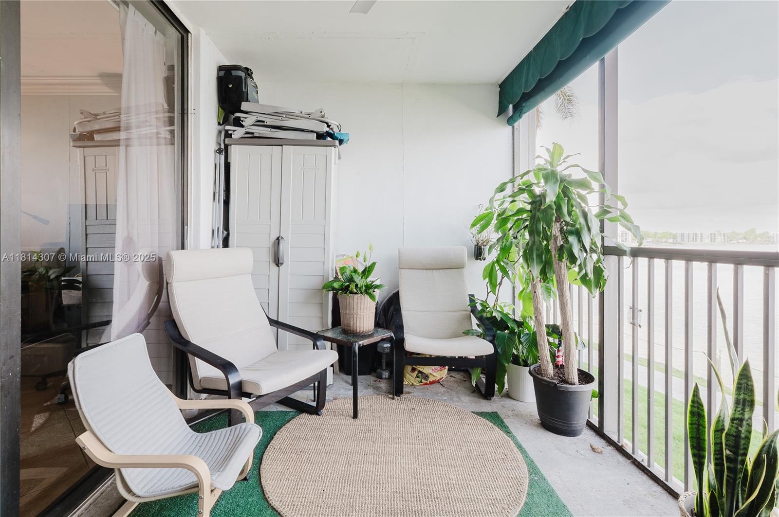 LAKE EMERALD CONDOMINIUM - Residential