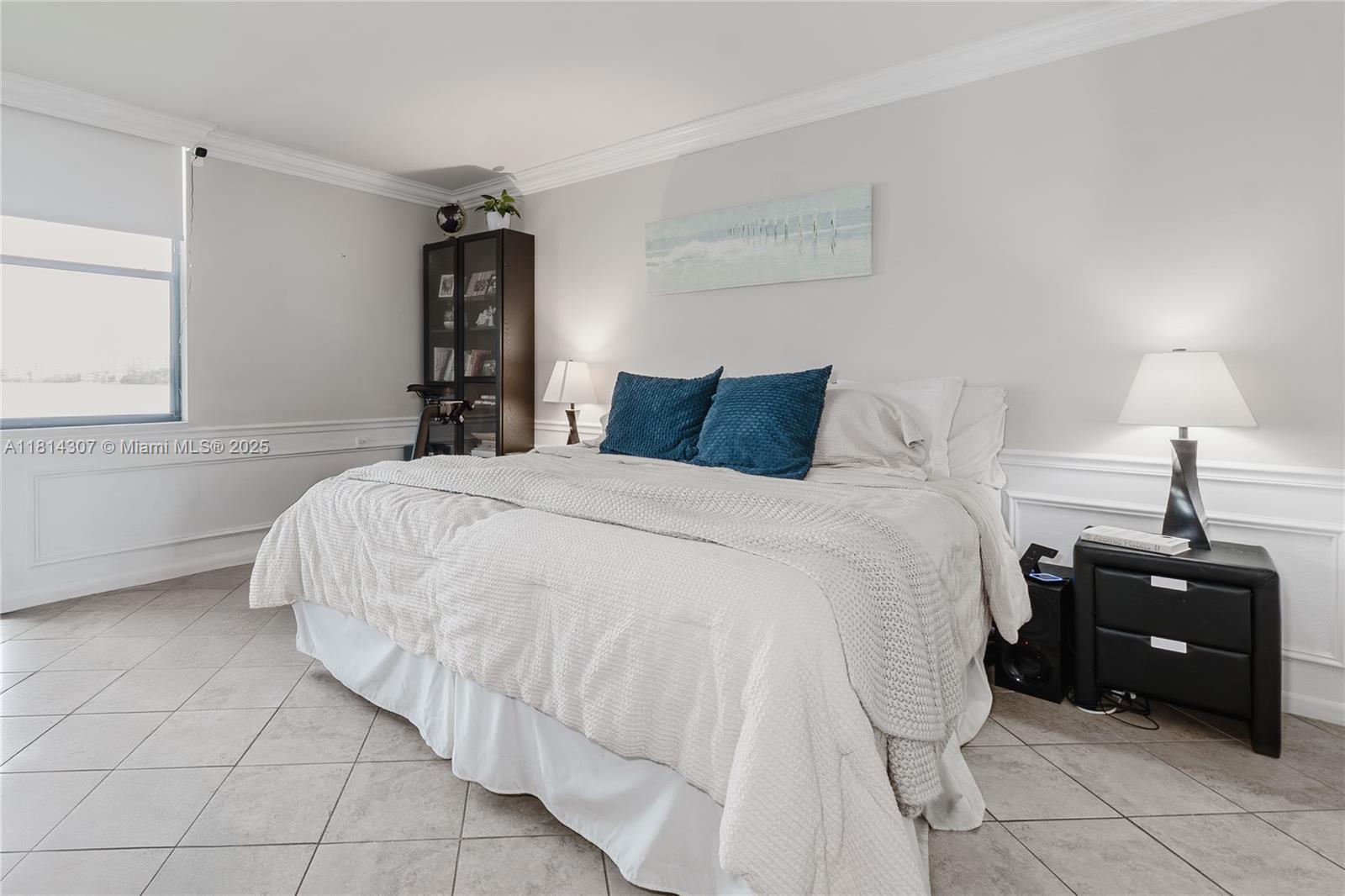 LAKE EMERALD CONDOMINIUM - Residential