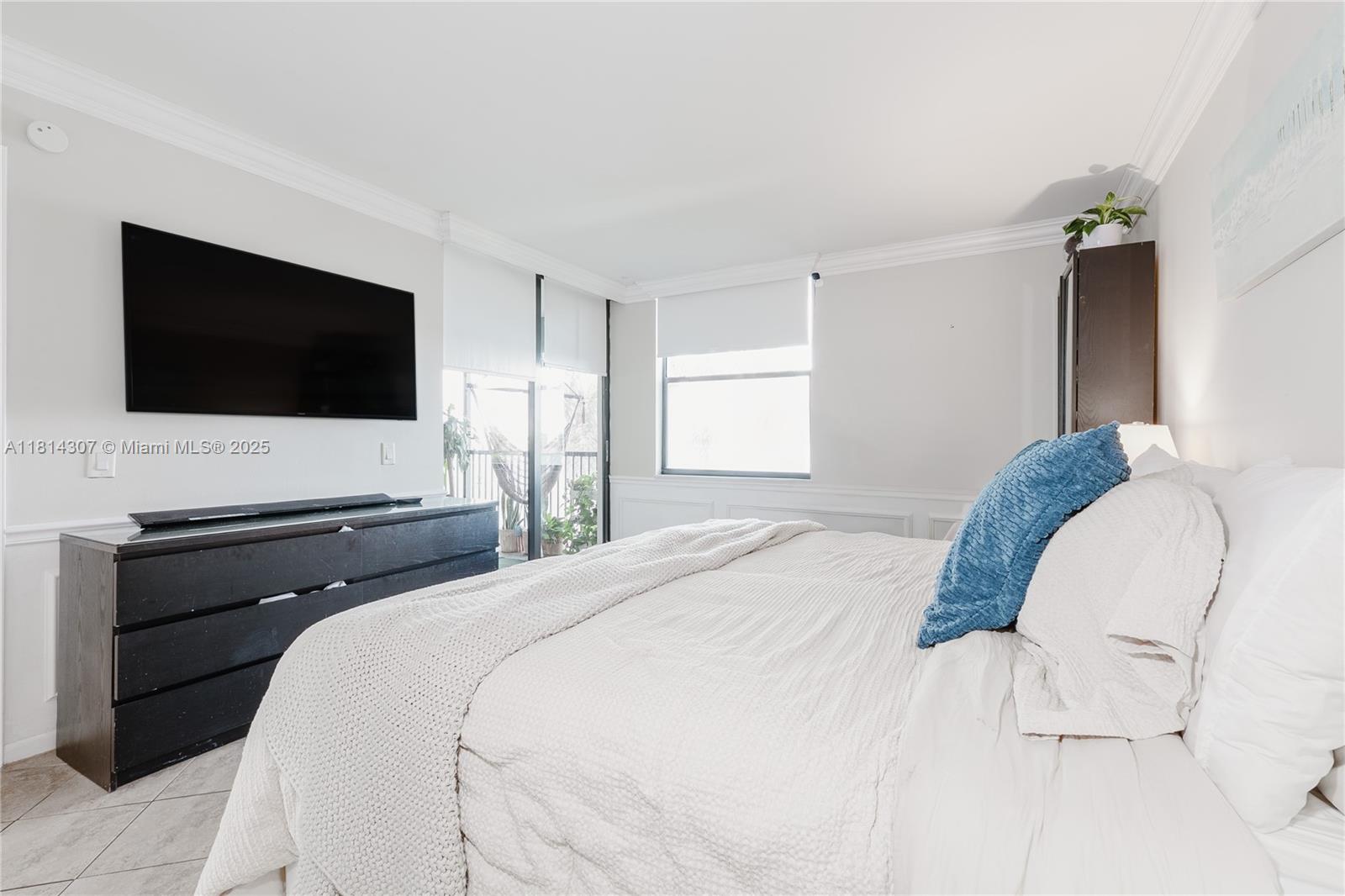 LAKE EMERALD CONDOMINIUM - Residential