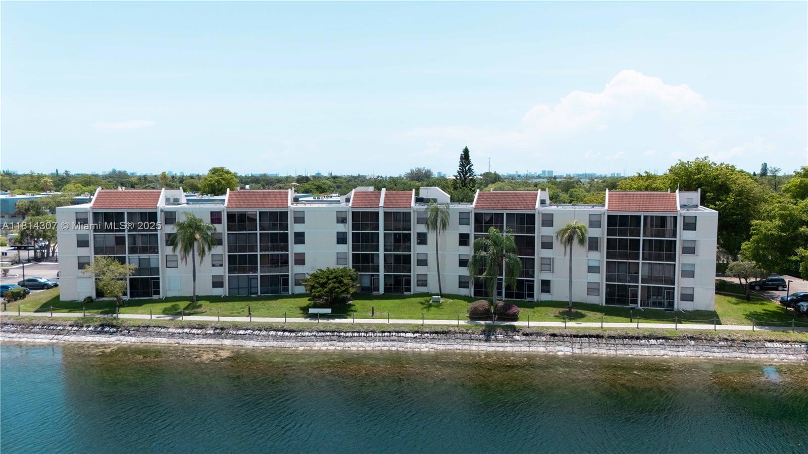 LAKE EMERALD CONDOMINIUM - Residential