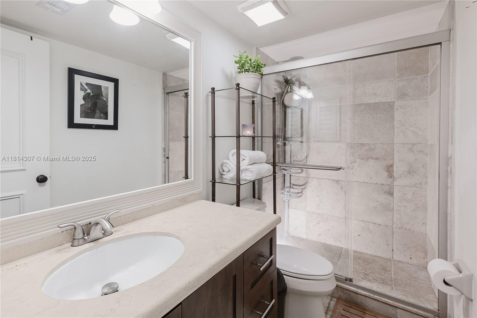 LAKE EMERALD CONDOMINIUM - Residential