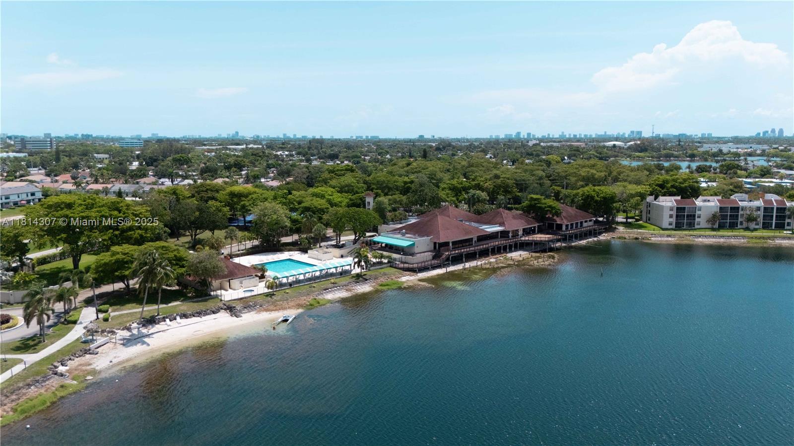 LAKE EMERALD CONDOMINIUM - Residential