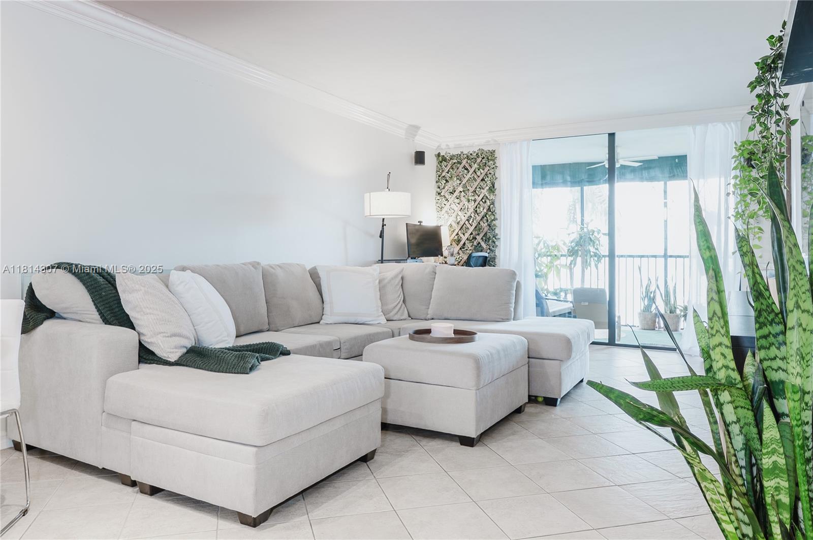 LAKE EMERALD CONDOMINIUM - Residential