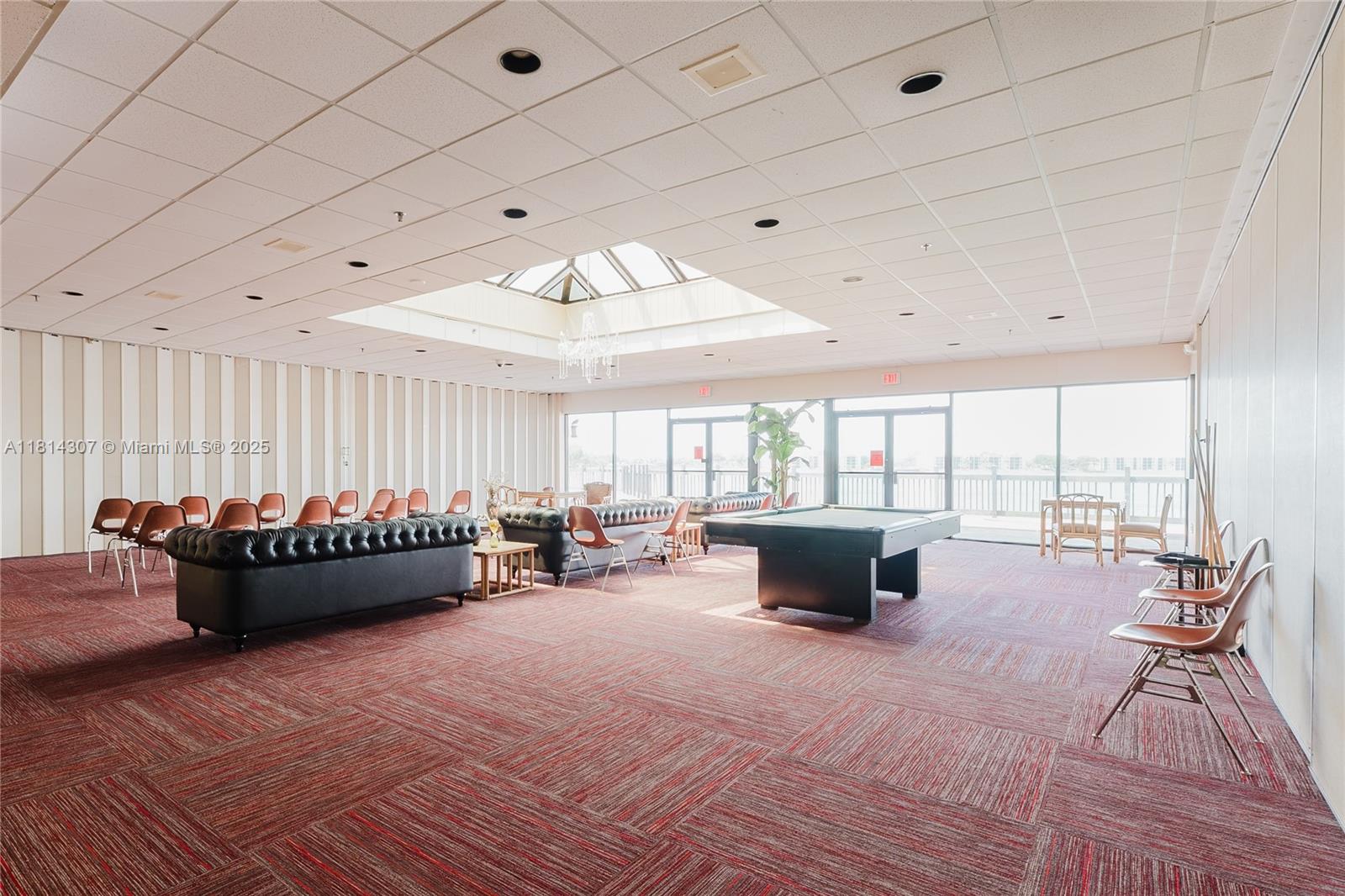 LAKE EMERALD CONDOMINIUM - Residential