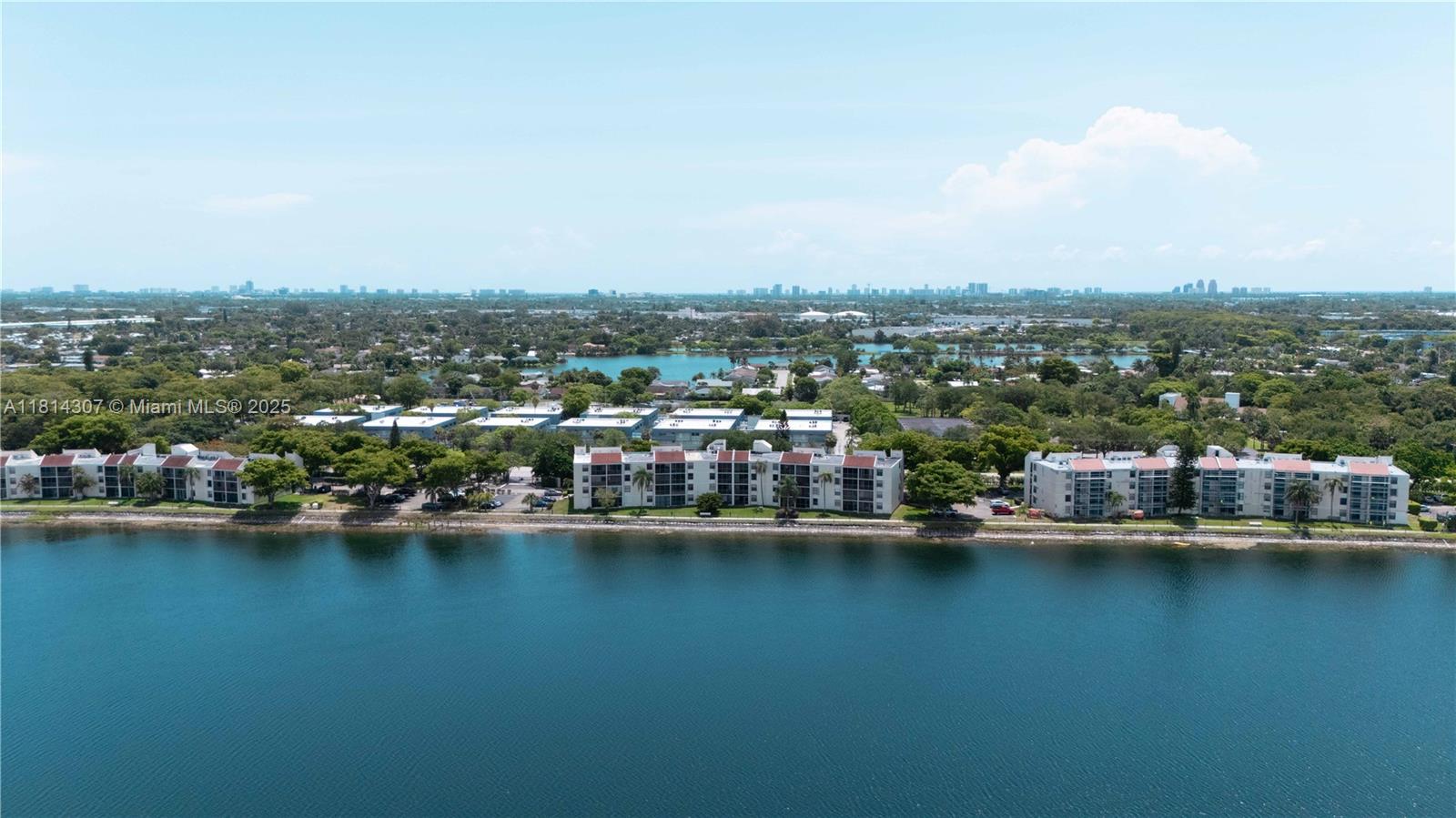 LAKE EMERALD CONDOMINIUM - Residential